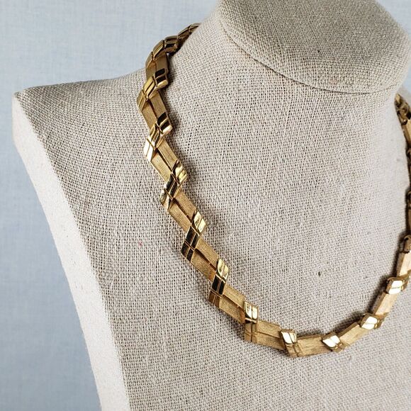 Vtg 1960s Crown Trifari Abstract Texture Brush Gold Plated 16" Choker Necklace - Picture 5 of 16